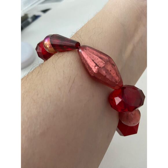 Handmade red beaded bracelet - Picture 2 of 4